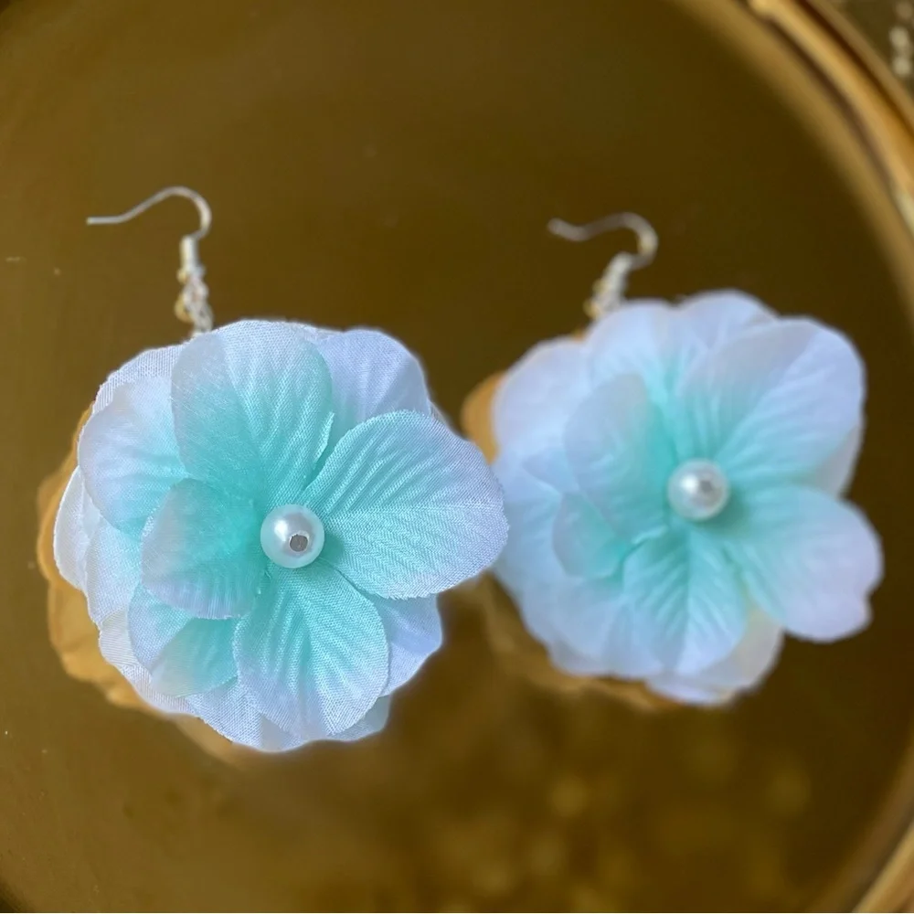 Urban Outfitters Flowers Dangle Earrings